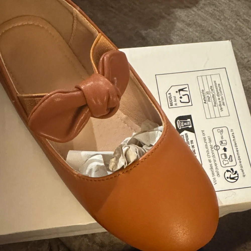 New  Kids'‎ Tan Mary Jane Shoes with Bow
